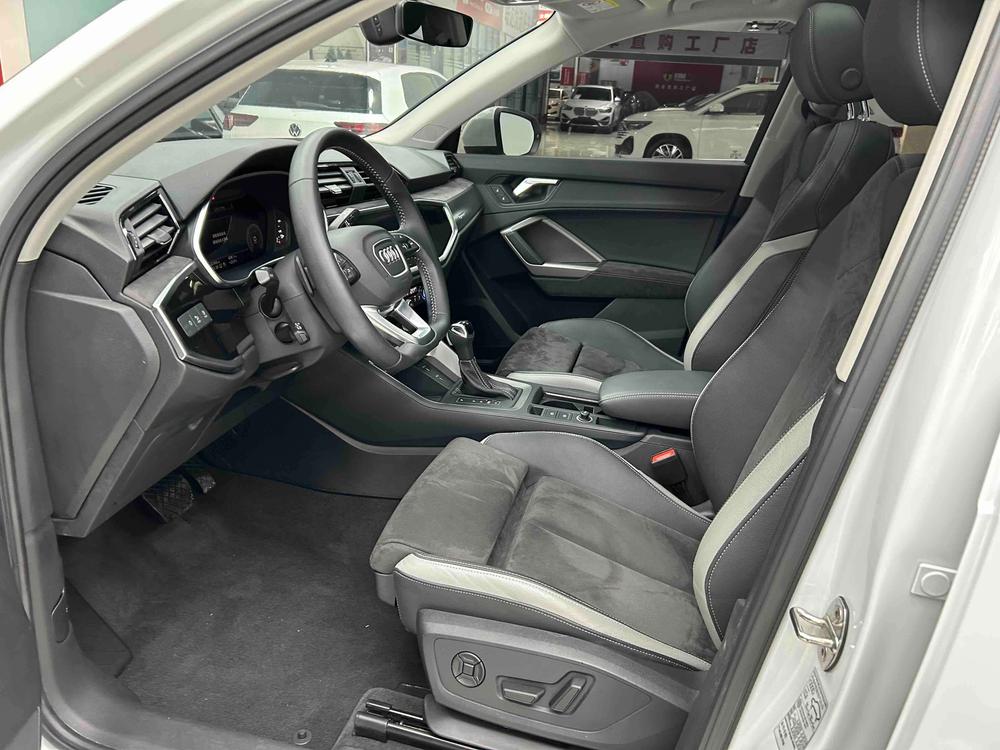 Audi Q3 2022 car image #23