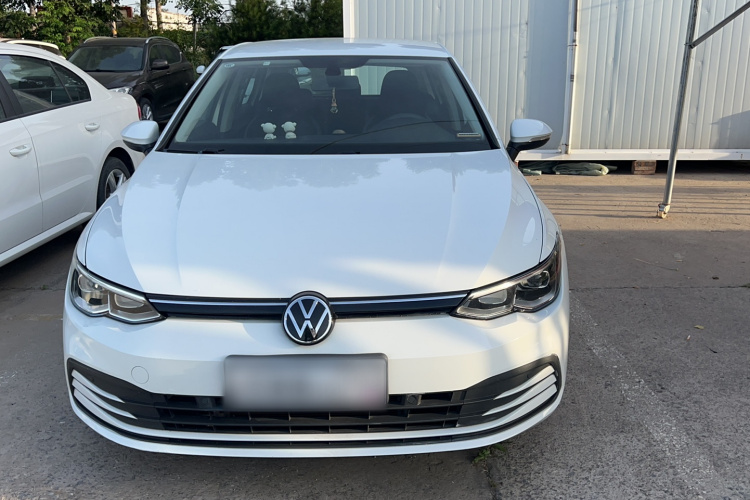 Volkswagen Golf 2023 car image #3