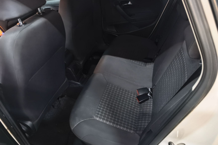 Volkswagen Polo 2015 car image #17