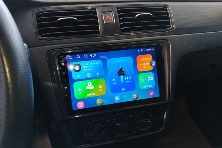 Volkswagen Santana 2017 car image #13