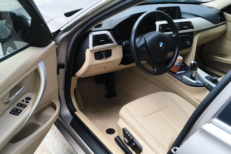 BMW 3 Series 2015 car image #16