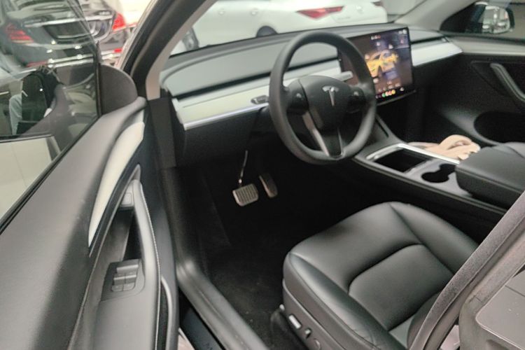 Tesla Model Y 2023 #16 Tesla Model Y 2023 car image #16