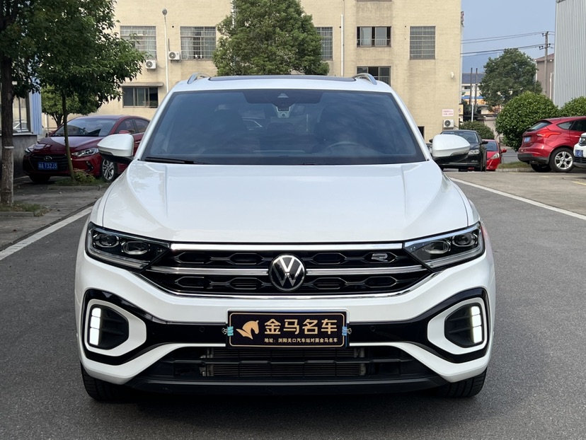 Volkswagen T-Roc 2024 car image #2