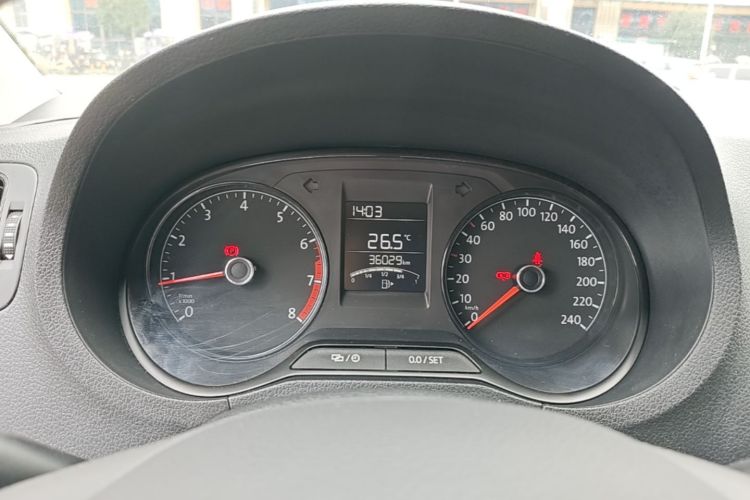 Volkswagen Polo 2018 car image #12