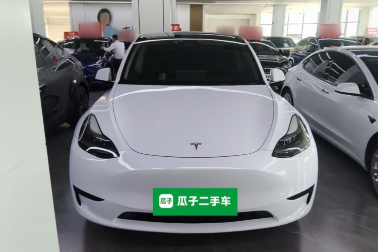 Tesla Model Y 2023 car image #3