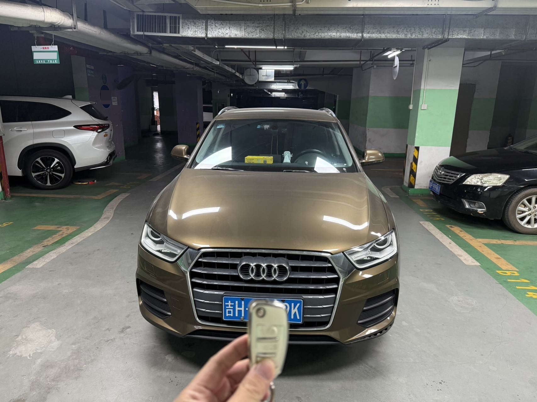 Audi Q3 2018 car image #2
