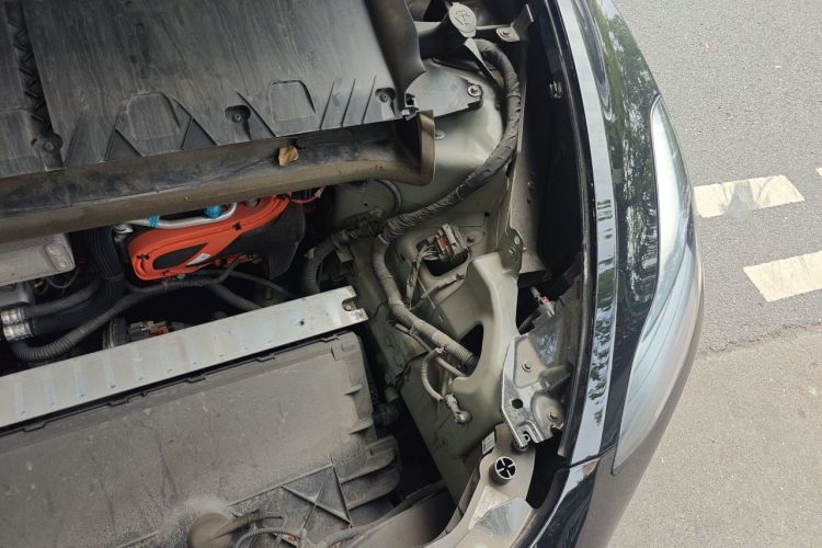 Tesla Model Y 2022 car image #25