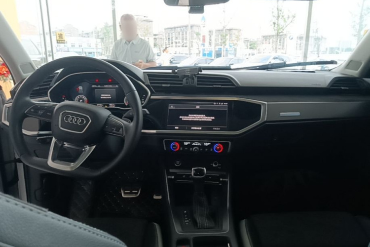 Audi Q3 2023 car image #11