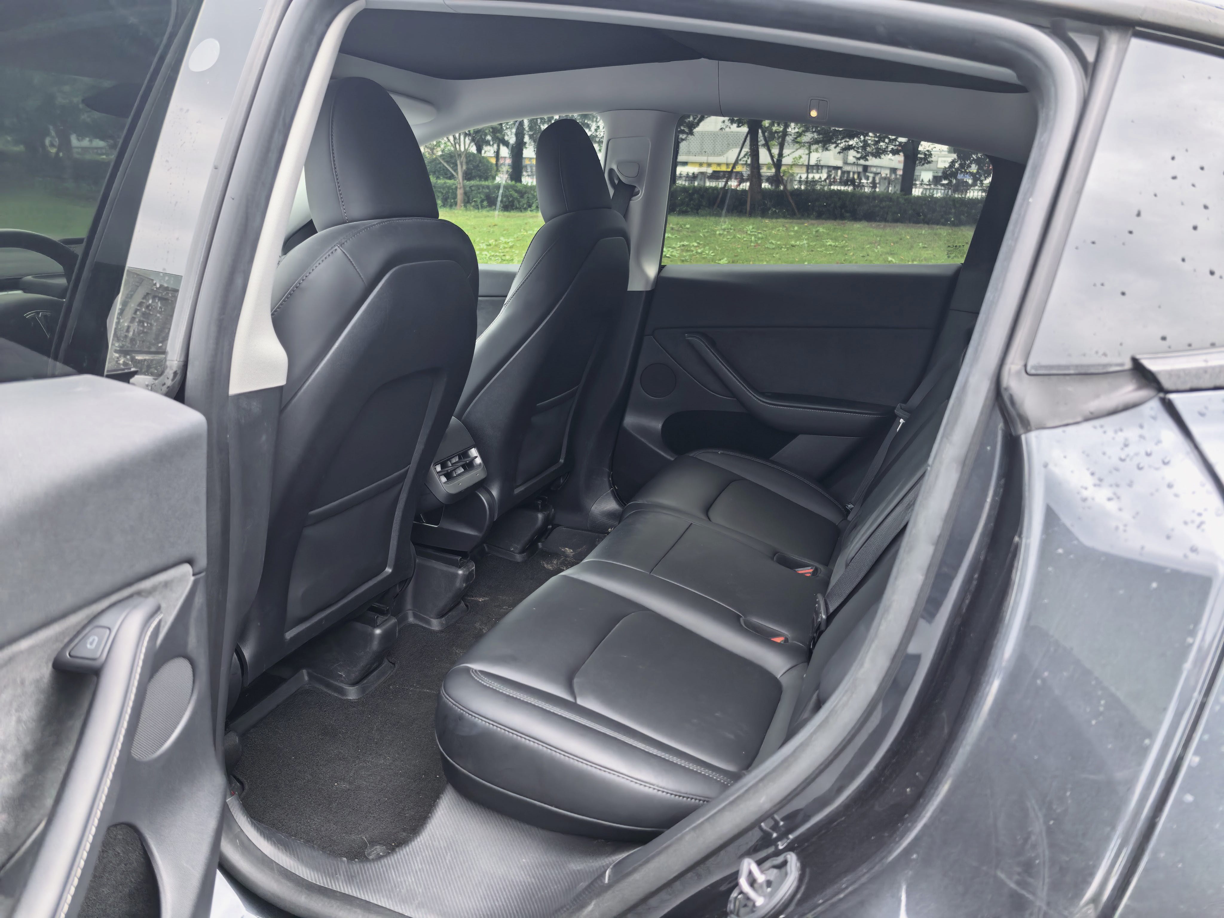Tesla Model Y 2024 car image #7
