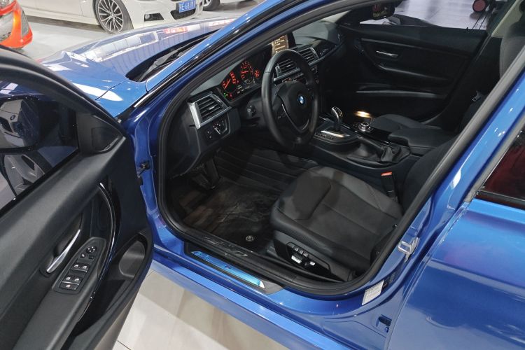 BMW 3 Series 2017 car image #16