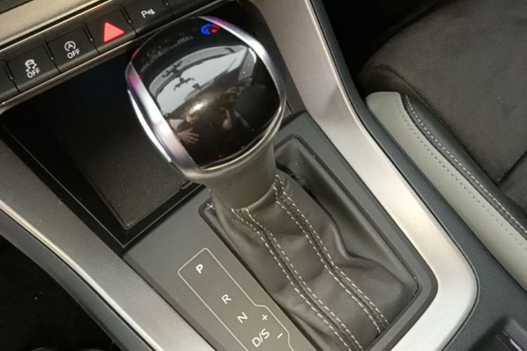 Audi Q3 2023 car image #18
