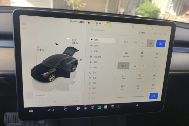 Tesla Model Y 2022 immagine di auto #12