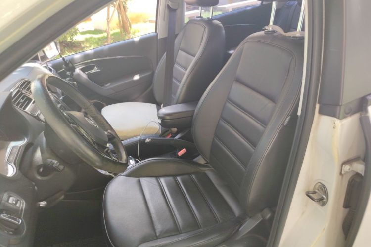 Volkswagen Polo 2016 car image #15