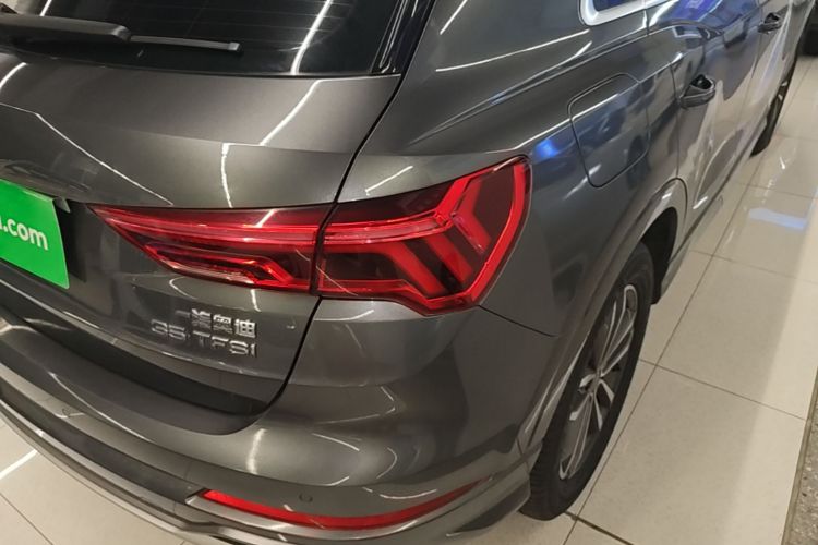 Audi Q3 2021 car image #8