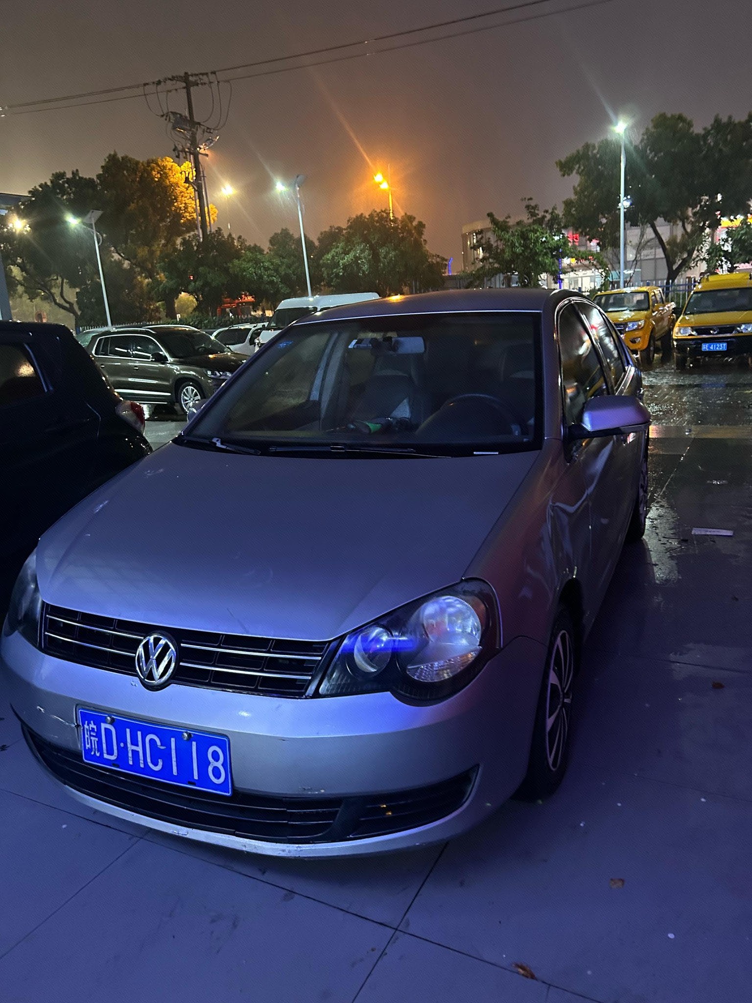 Volkswagen Polo 2012 car image 