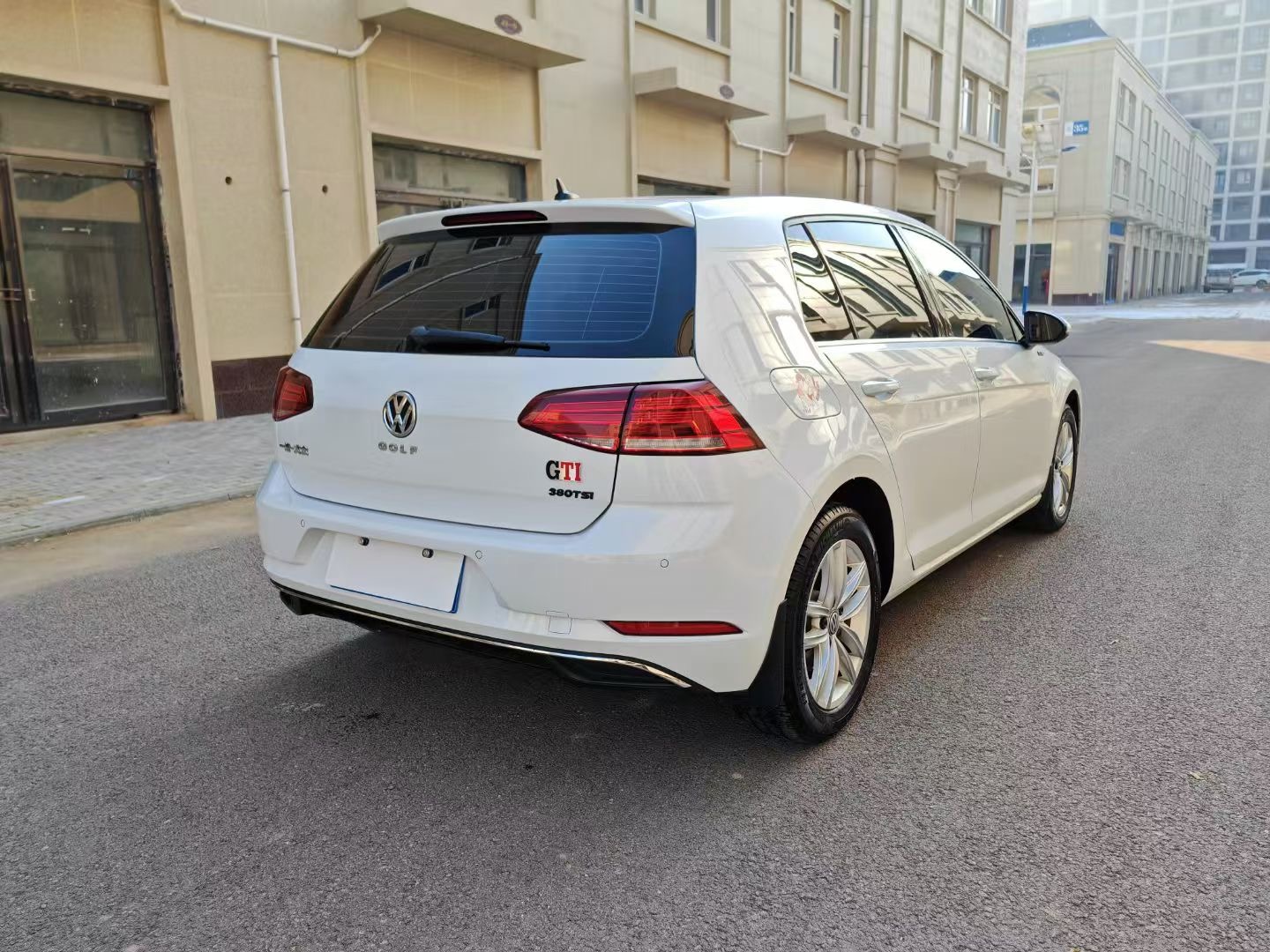 Volkswagen Golf 2018 car image #11