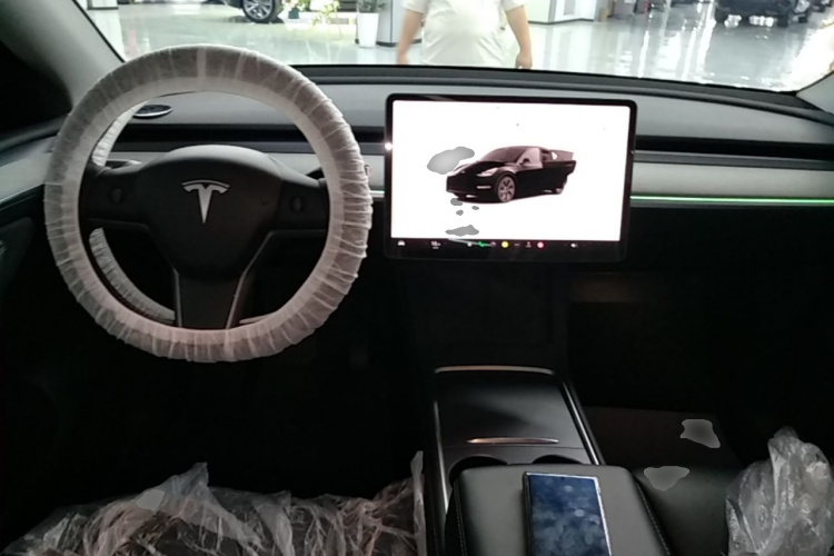Tesla Model Y 2024 #10 Tesla Model Y 2024 car image #10