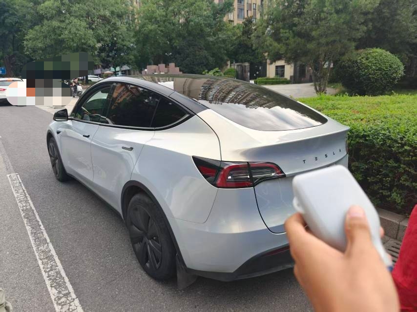 Tesla Model Y 2022 #4 Tesla Model Y 2022 car image #4