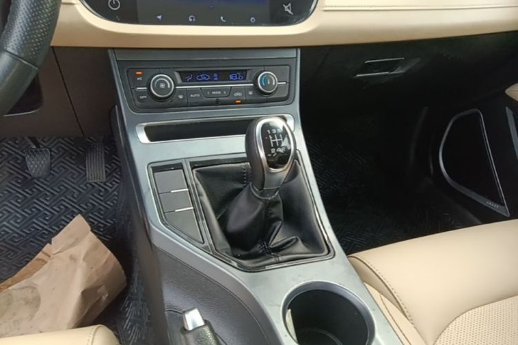 GEELY Emgrand 2019 car image #14