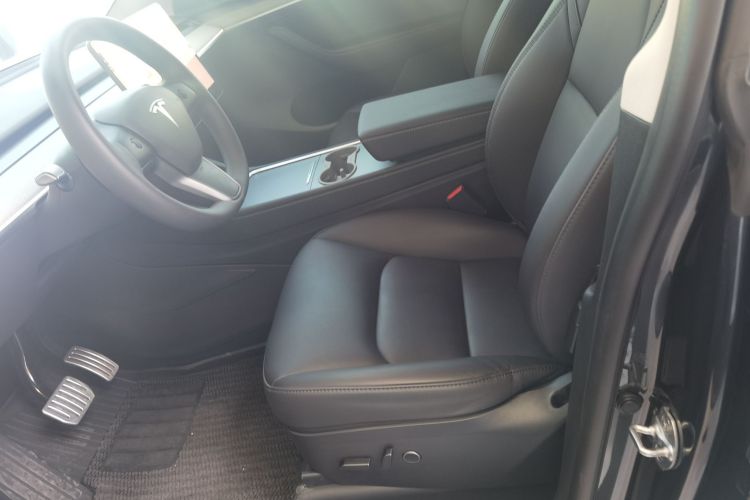Tesla Model Y 2024 car image #19