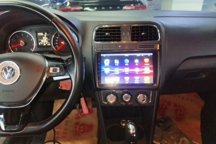 Volkswagen Polo 2017 car image #13