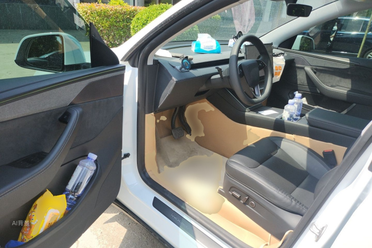 Tesla Model Y 2025 #18 Tesla Model Y 2025 car image #18
