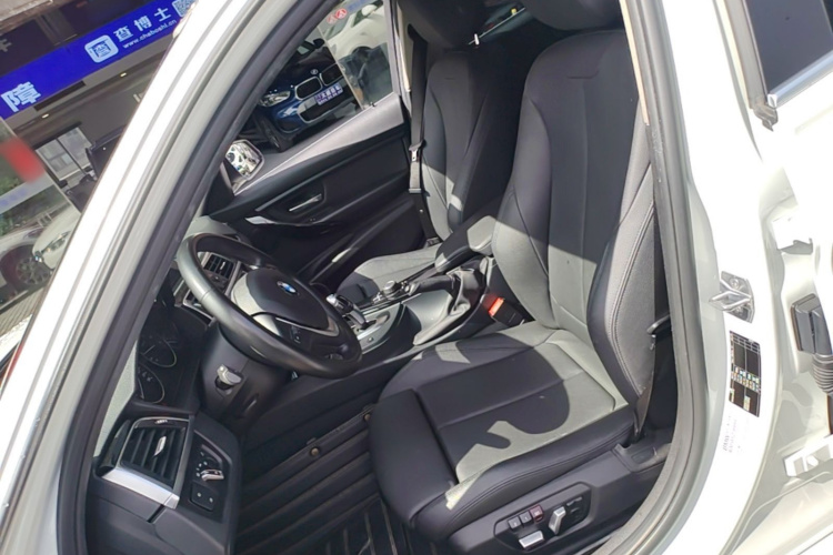 BMW 3 Series 2018 #15 BMW 3 Series 2018 car image #15