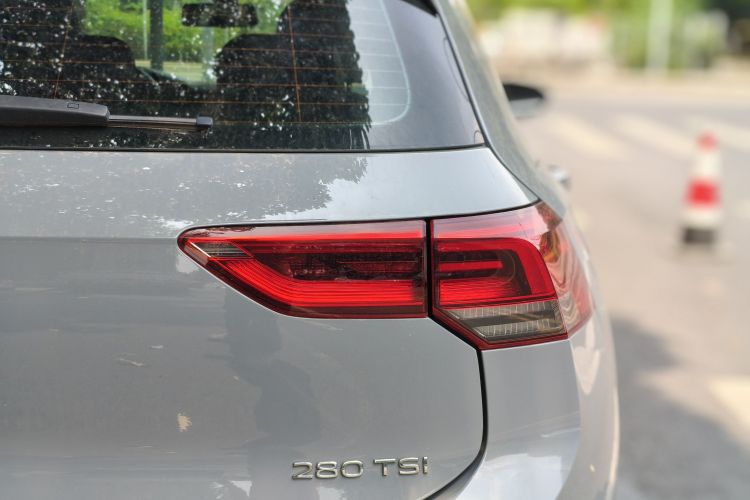 Volkswagen Golf 2023 car image #8