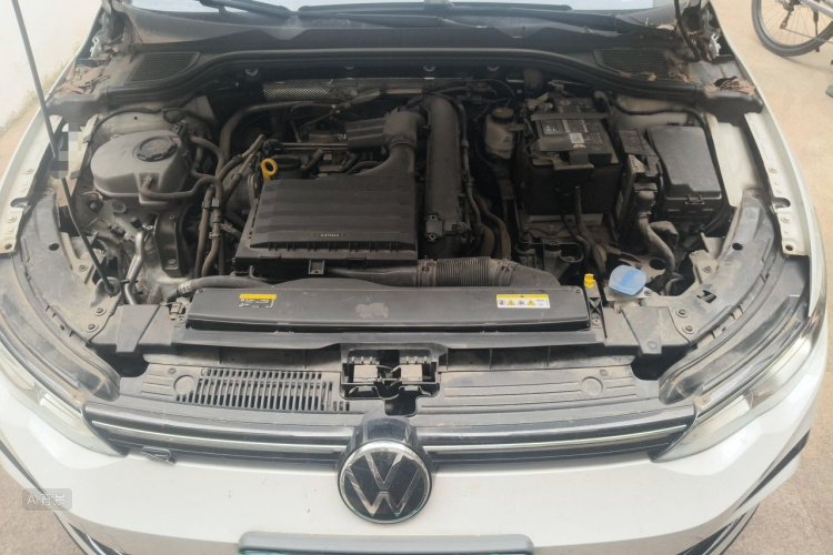 Volkswagen Golf 2023 car image #22