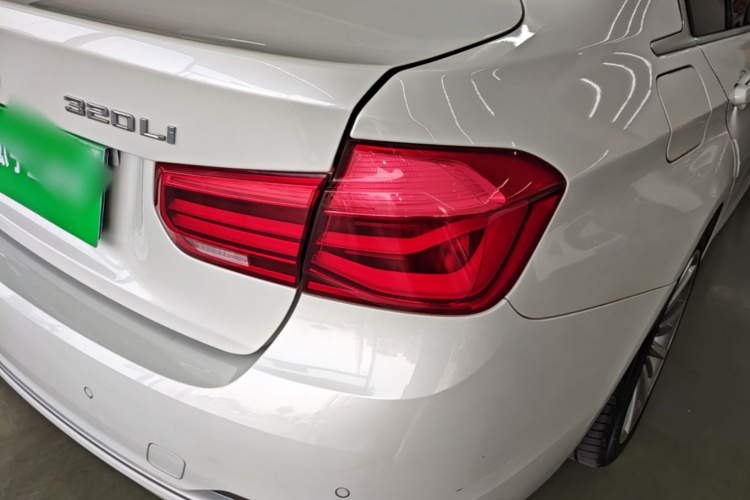 BMW 3 Series 2018 #8 BMW 3 Series 2018 car image #8