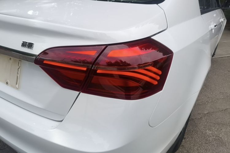 GEELY Emgrand 2019 car image #8