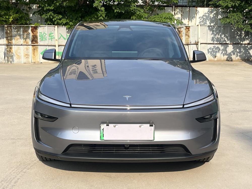 Tesla Model Y 2025 car image #2