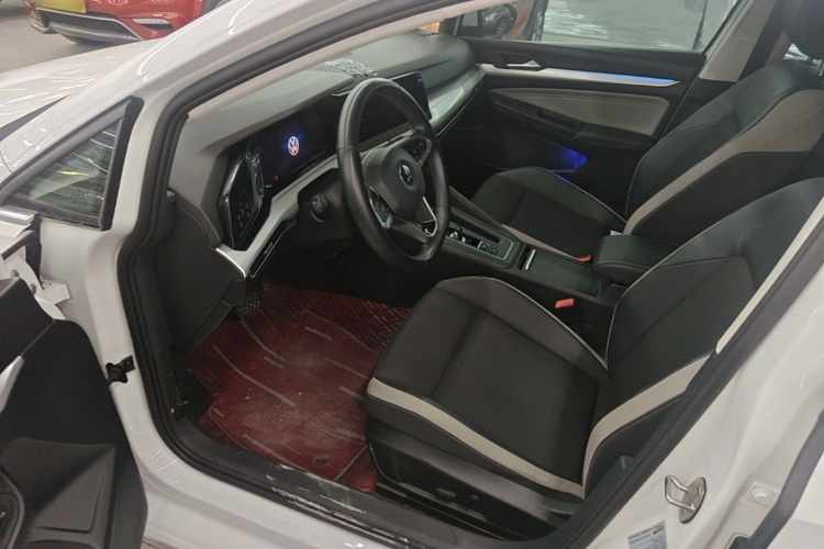 Volkswagen Golf 2021 car image #12