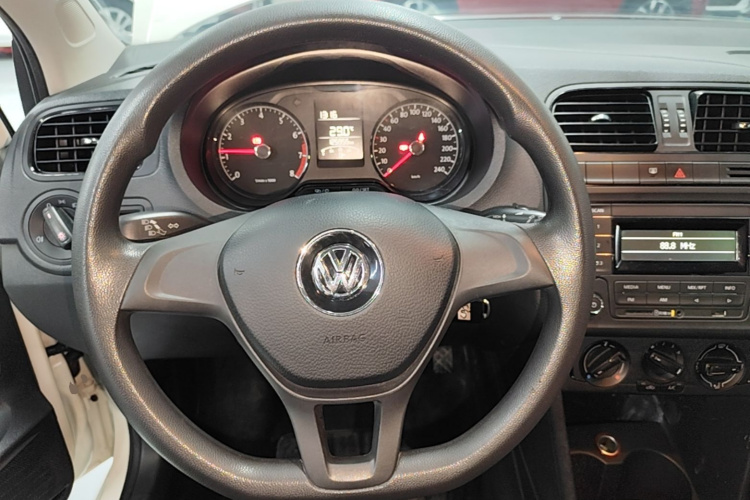 Volkswagen Polo 2015 #14 Volkswagen Polo 2015 car image #14