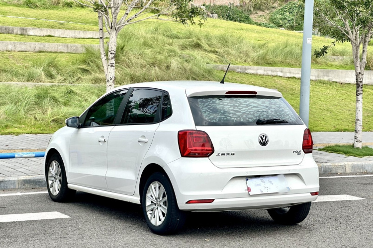 Volkswagen Polo 2015 car image #7