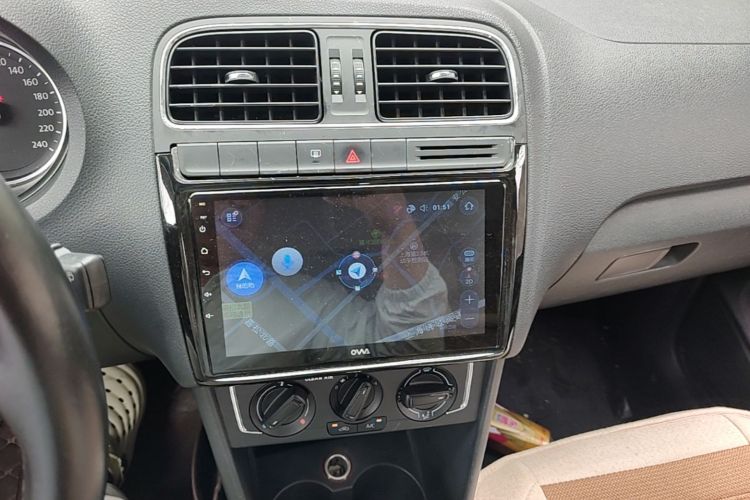 Volkswagen Polo 2016 car image #17