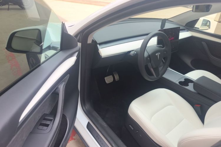 Tesla Model Y 2022 #16 Tesla Model Y 2022 car image #16
