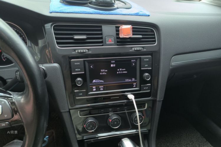 Volkswagen Golf 2018 car image #15