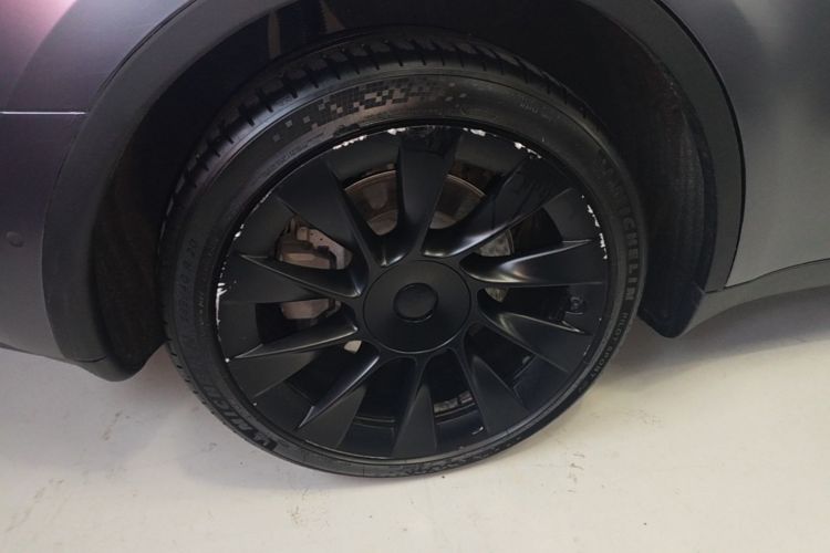 Tesla Model Y 2021 car image #10
