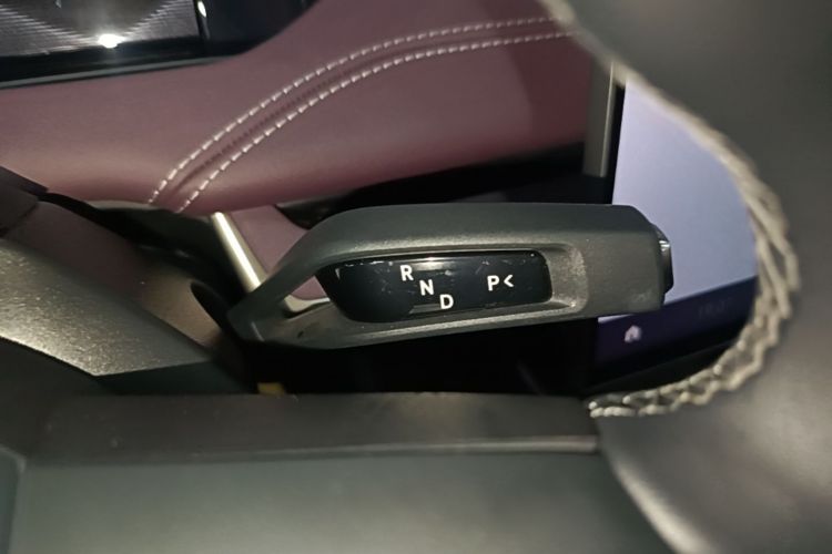 MI SU7 2024 immagine di auto #18