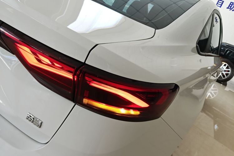 2023 #8 2023 immagine di auto #8