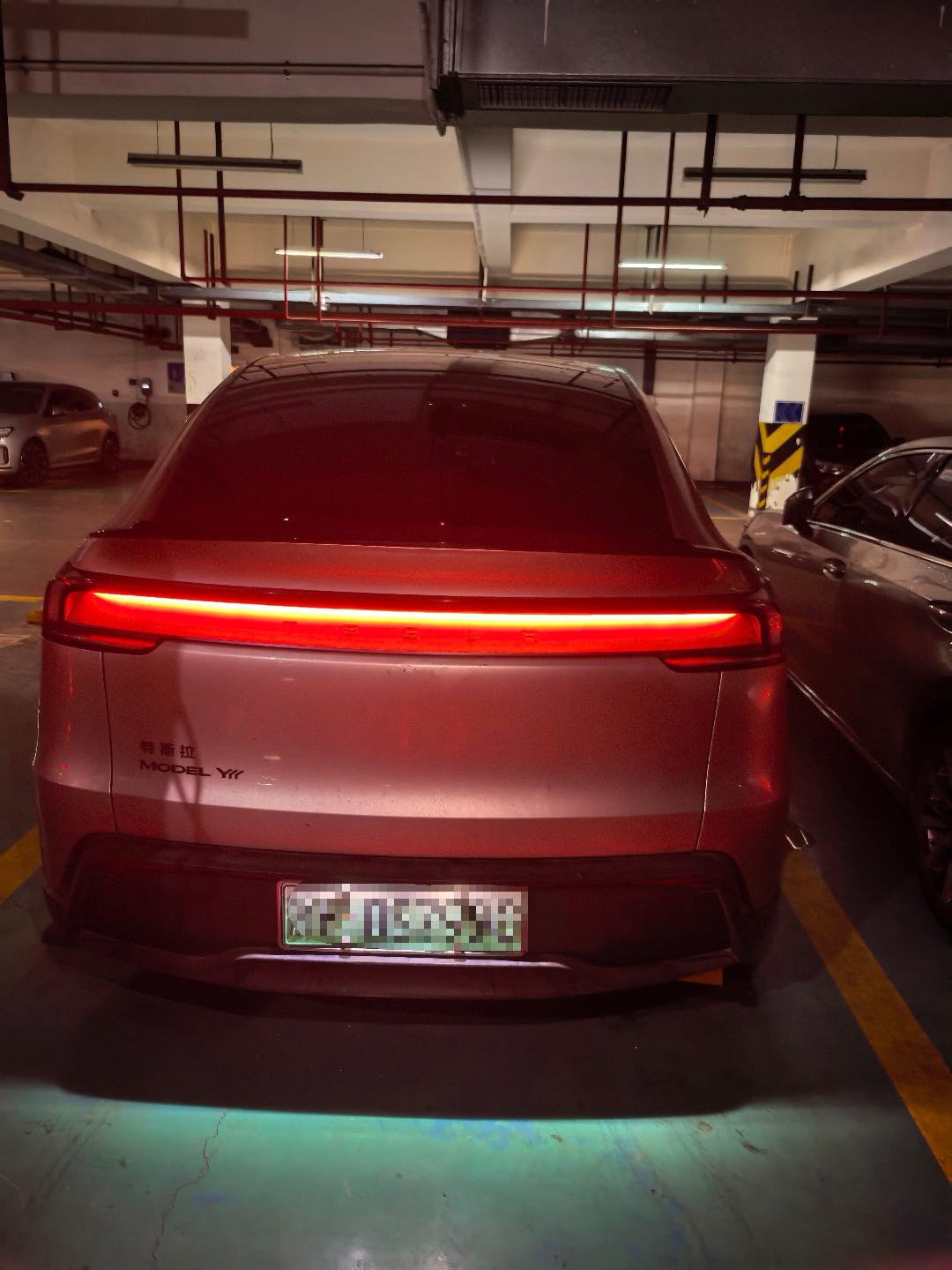 Tesla Model Y L 2025 car image #6