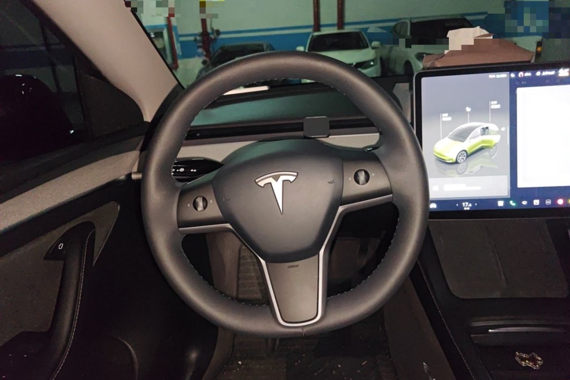 Tesla Model Y 2024 car image #24