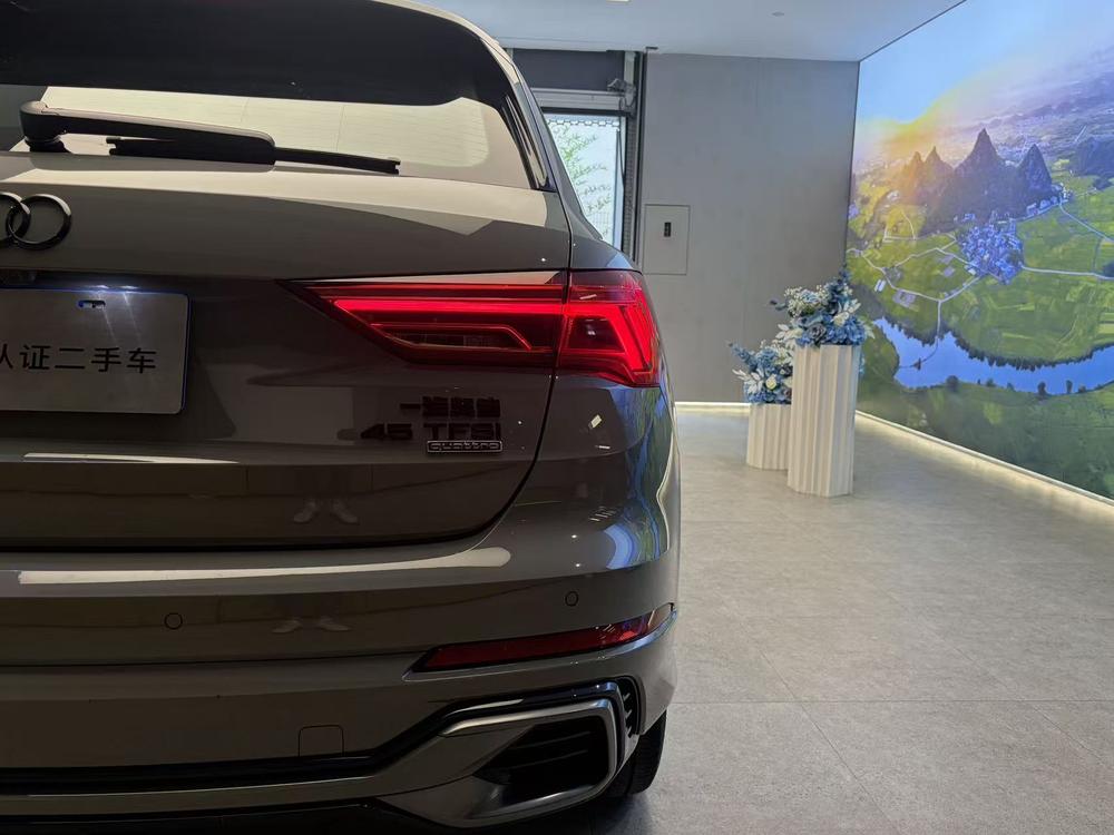 Audi Q3 2023 car image #8