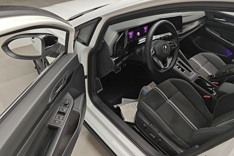 Volkswagen Golf 2021 car image #12
