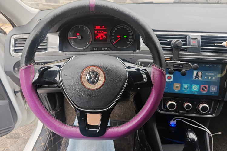 Volkswagen Santana 2017 car image #12