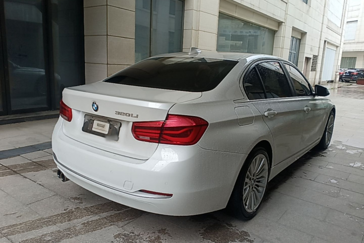 BMW 3 Series 2018 #7 BMW 3 Series 2018 car image #7