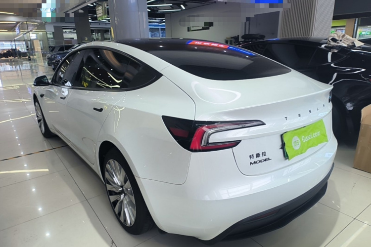 Tesla Model 3 2025 car image #5