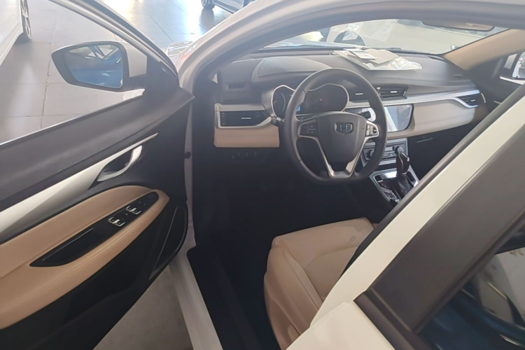 GEELY Emgrand 2018 car image #16