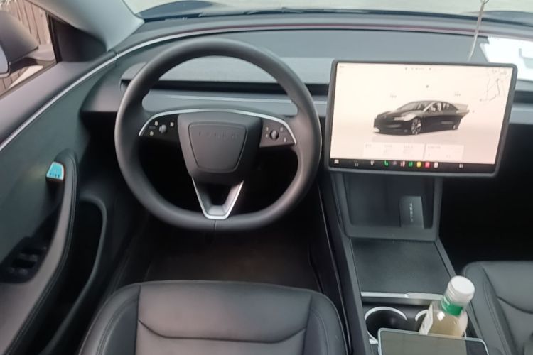 Tesla Model 3 2023 car image #10